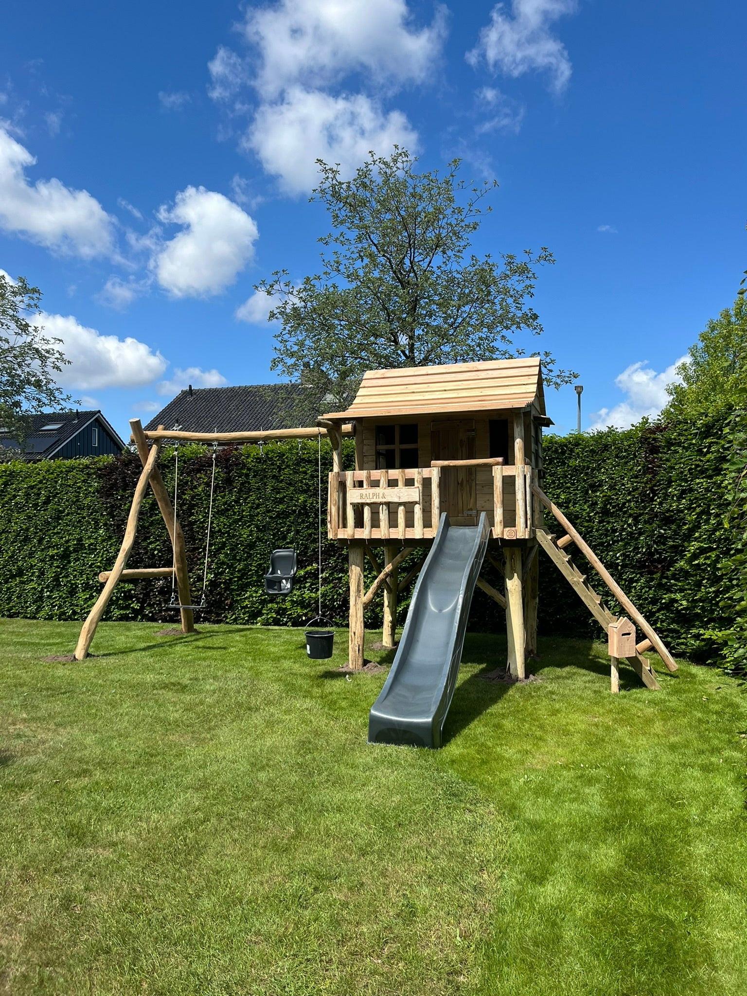 speelhuisje de berk met glijbaan van harold speelhuisjes