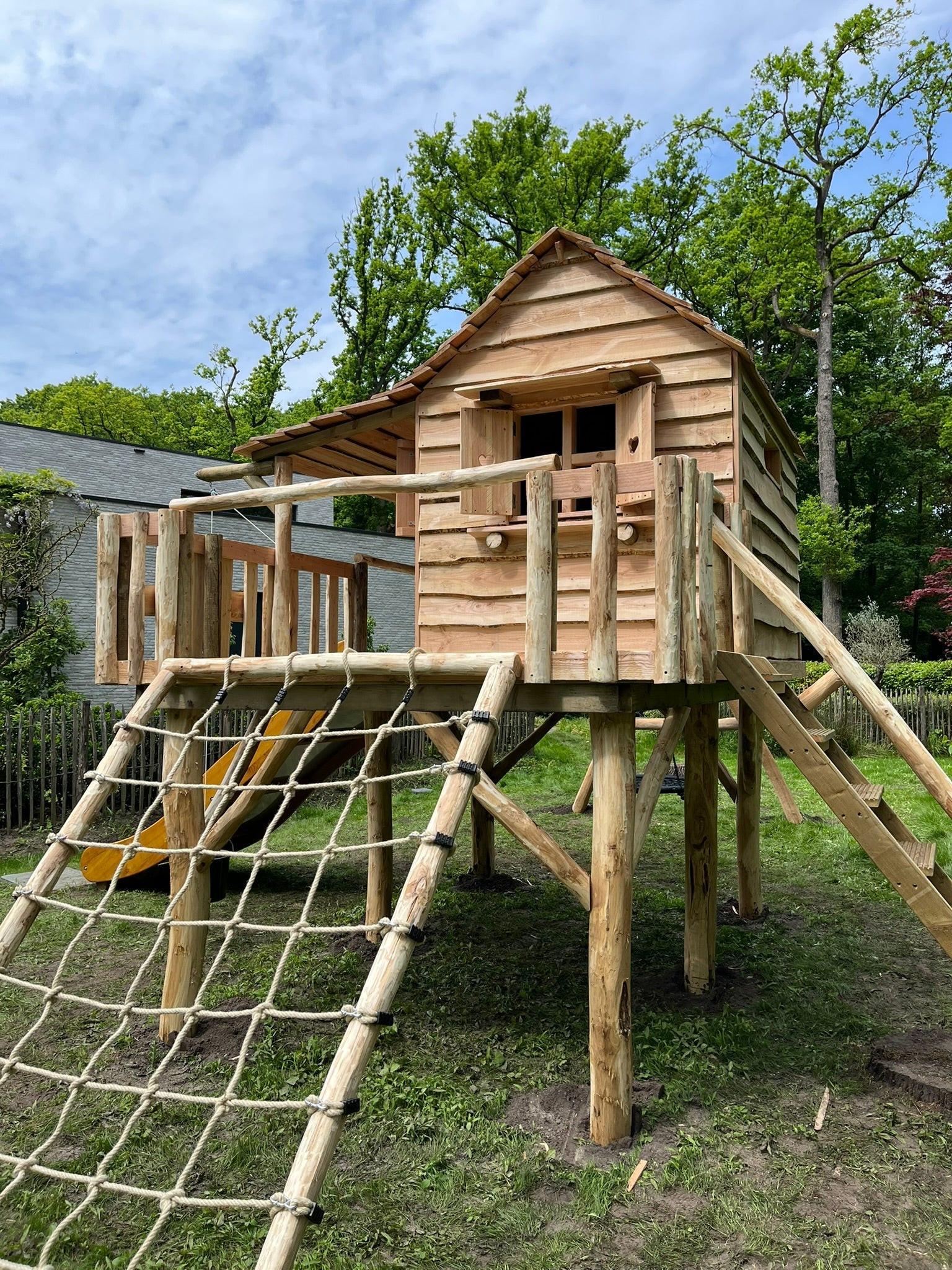 Speelhuisje De Kastanje detail balustrade Robiniahout
