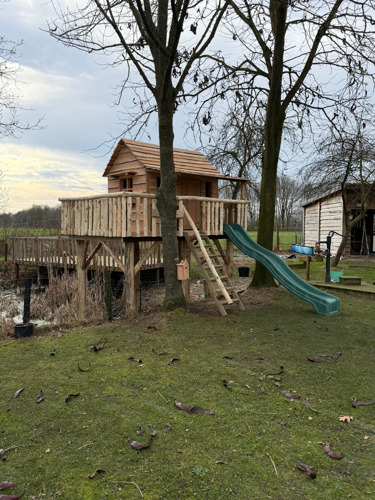 Speelhuisje De Kastanje geplaatst bij Kampeerbeleving Dijksehoeve