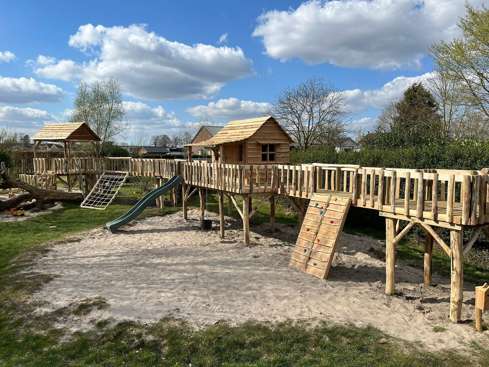 Speeltoestel 'De Linde XXL' bij Camping Oergezellig - Haroldspeelhuisjes