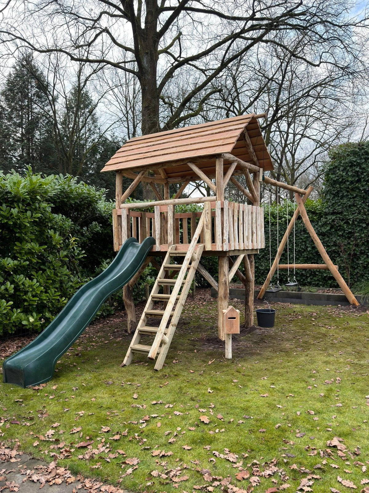 Zijaanzicht van uitkijktoren De Boswachter